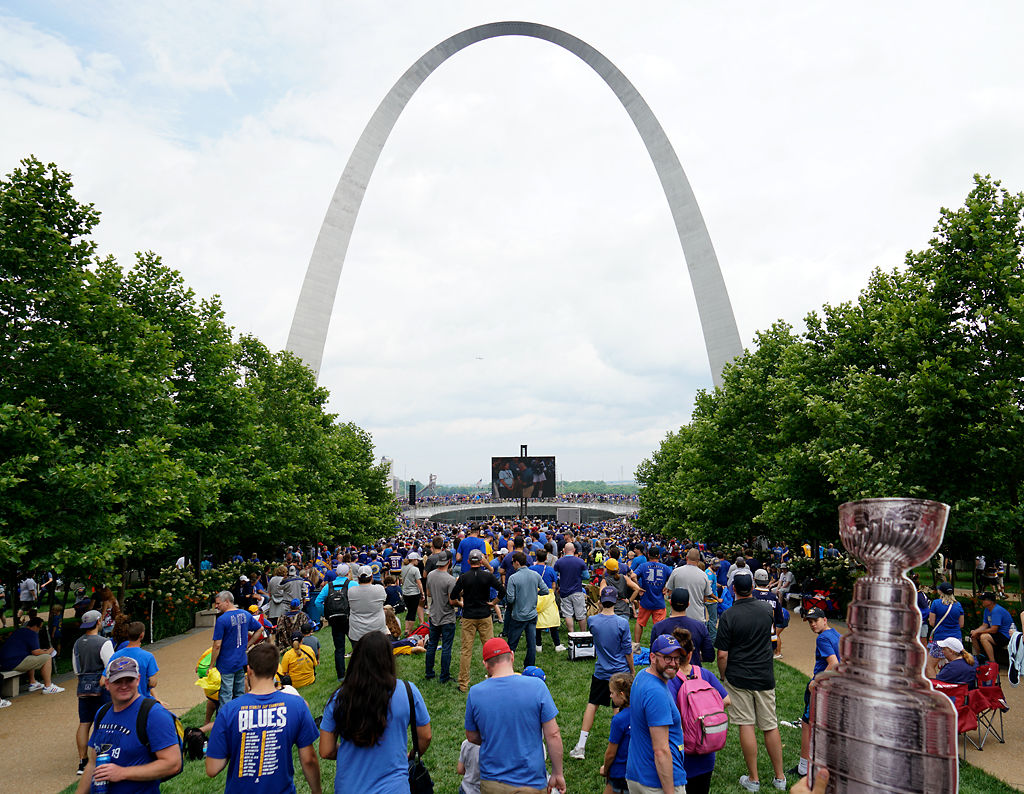 Blues fans fill Gateway Arch Park to see members of the St. Louis Blues